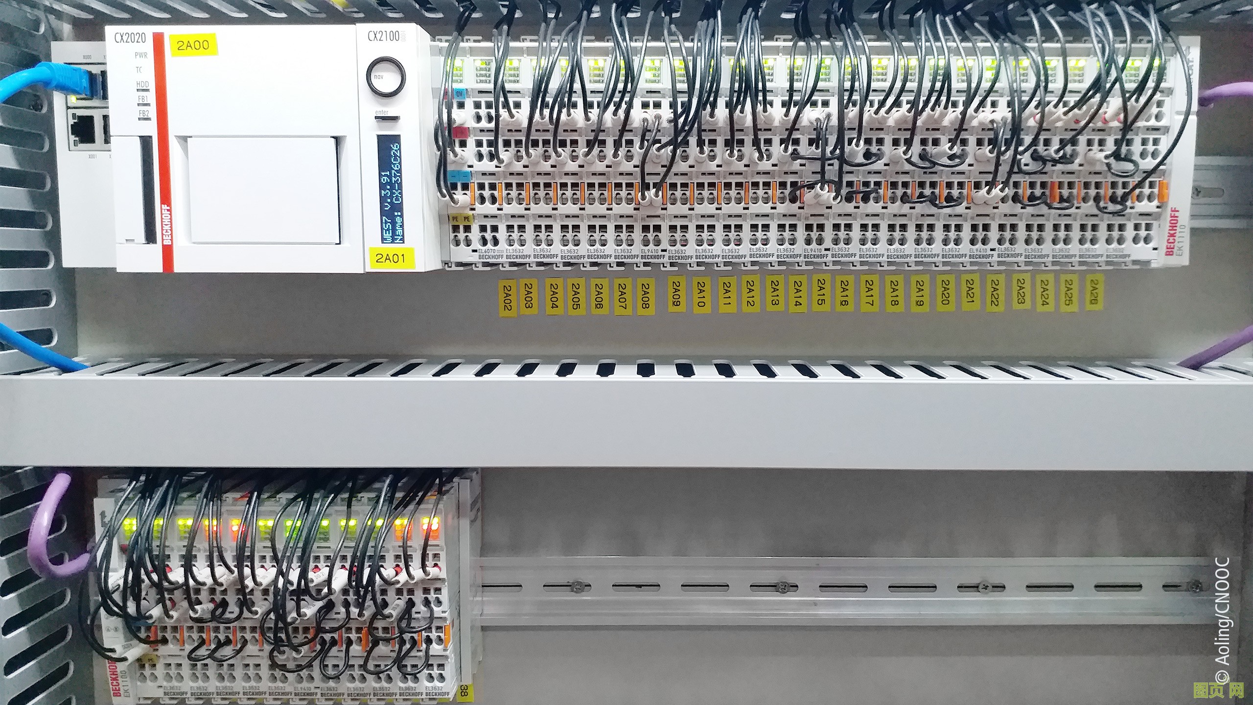CX2020 嵌入式控制器和 EL3632 EtherCAT 模擬量端子模塊構(gòu)成了一個(gè)非常緊湊的控制和測(cè)量數(shù)據(jù)采集系統(tǒng)。 